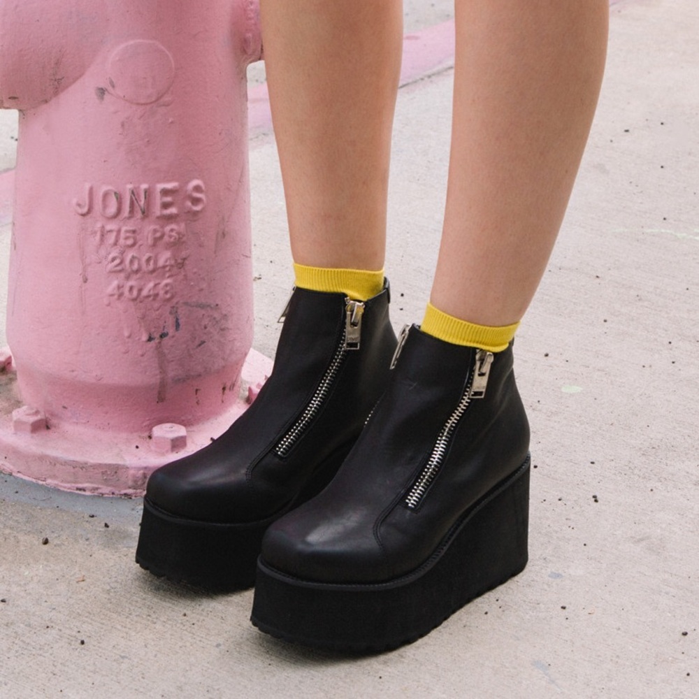 NWB UNIF DARIA ZIP PLATFORM BOOTS